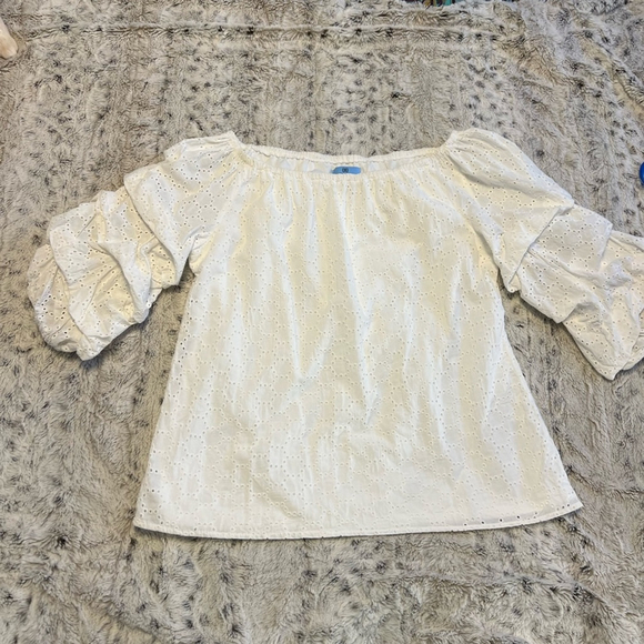 CeCe Tops - Cece White Eyelet Boho Top, Ruched Sleeves, Womens Size M, Excellent Condition